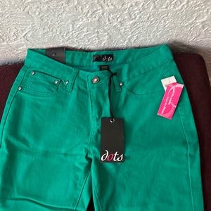 Size 7/8 Curvy cut Dots Jeans in Green